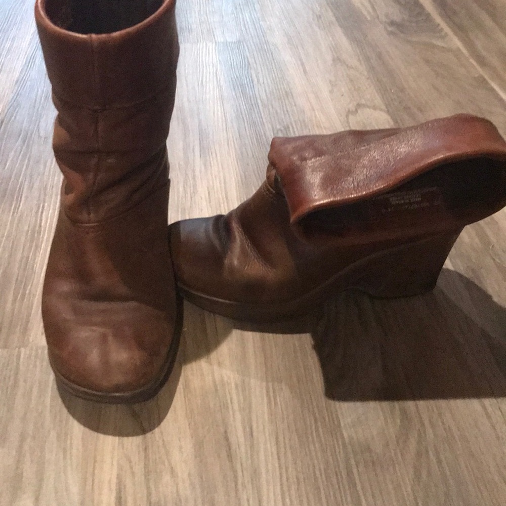 Beautiful leather clog wedge ankle boots